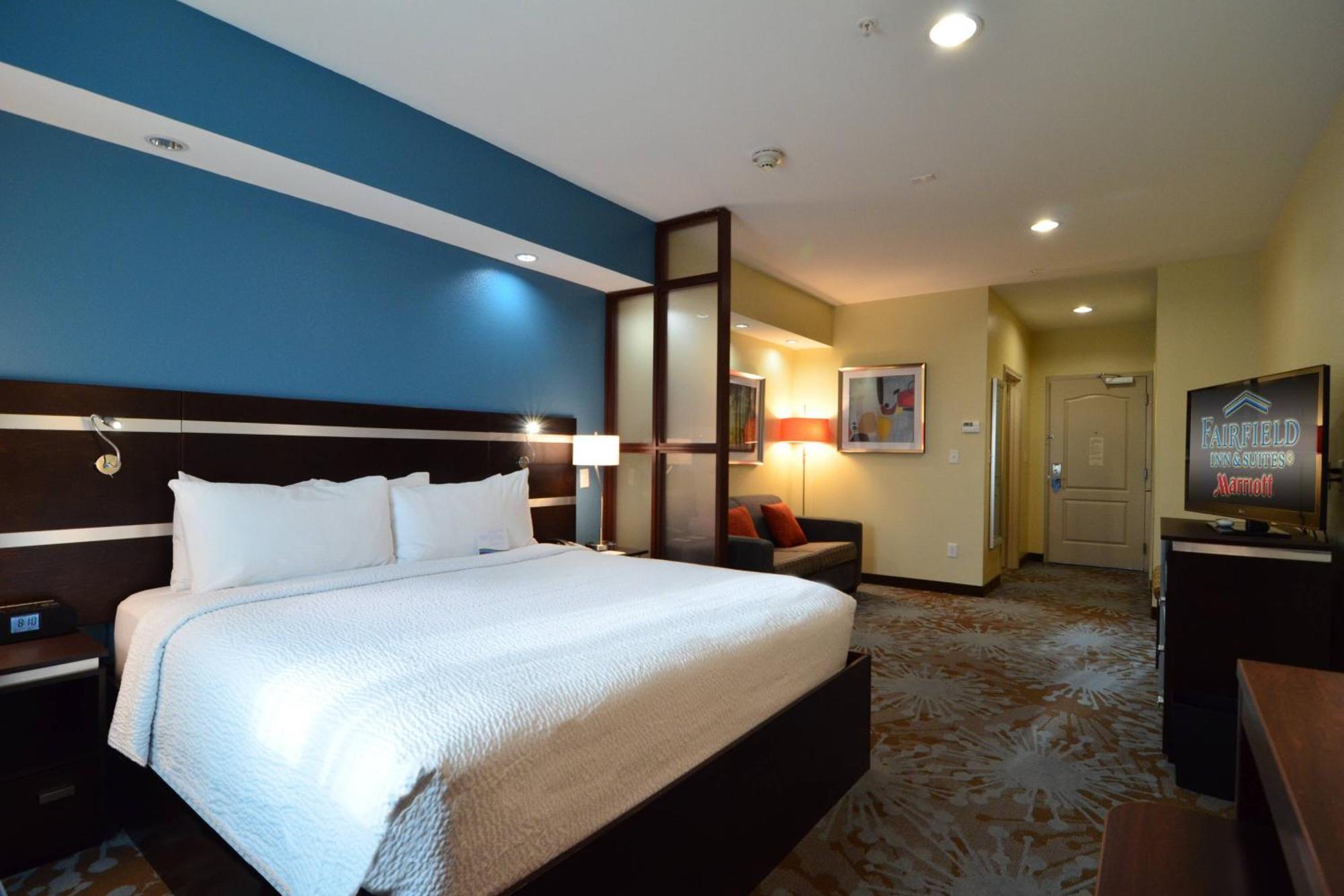 Fairfield Inn And Suites By Marriott North Spring Exterior photo