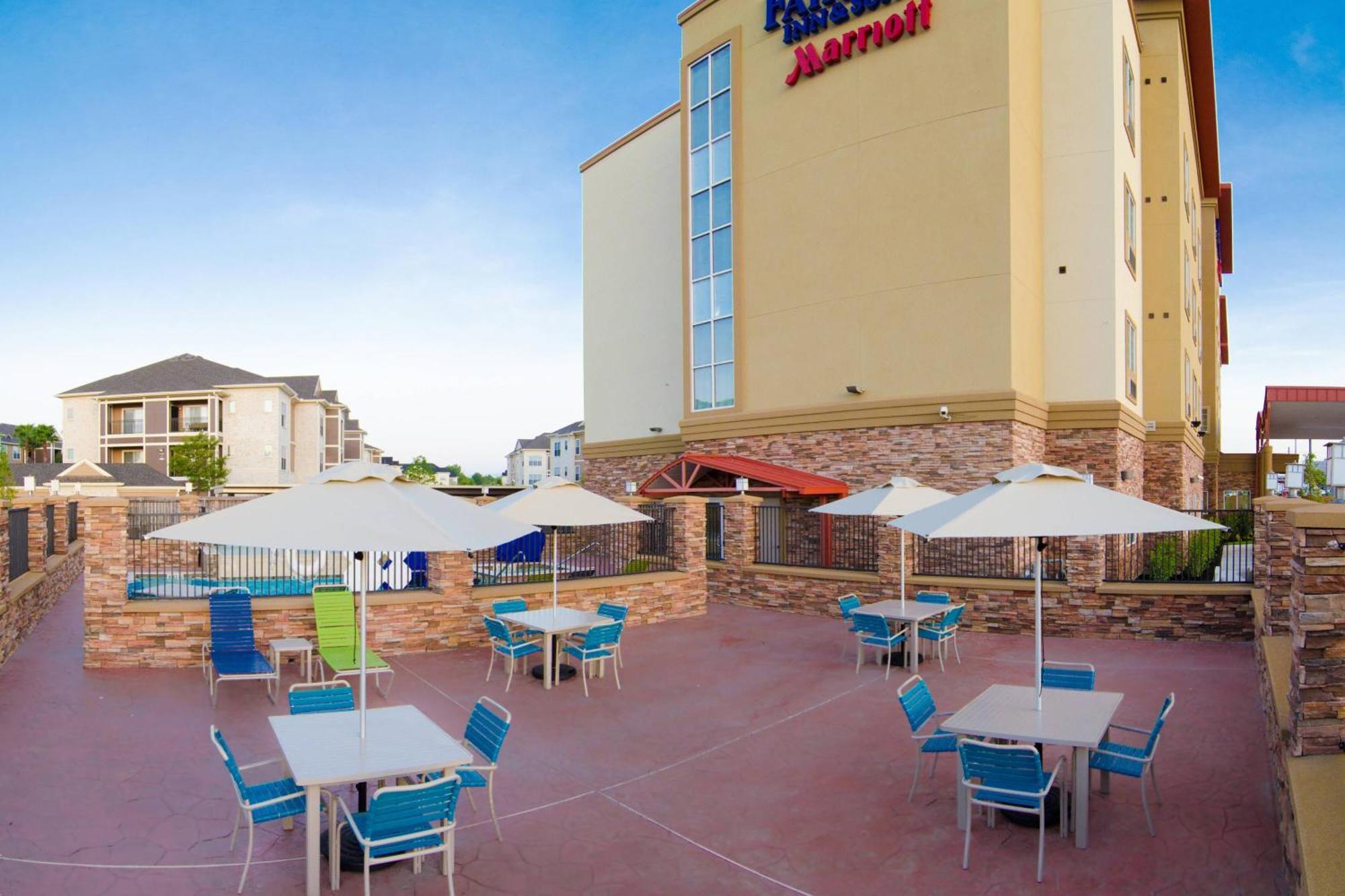 Fairfield Inn And Suites By Marriott North Spring Exterior photo