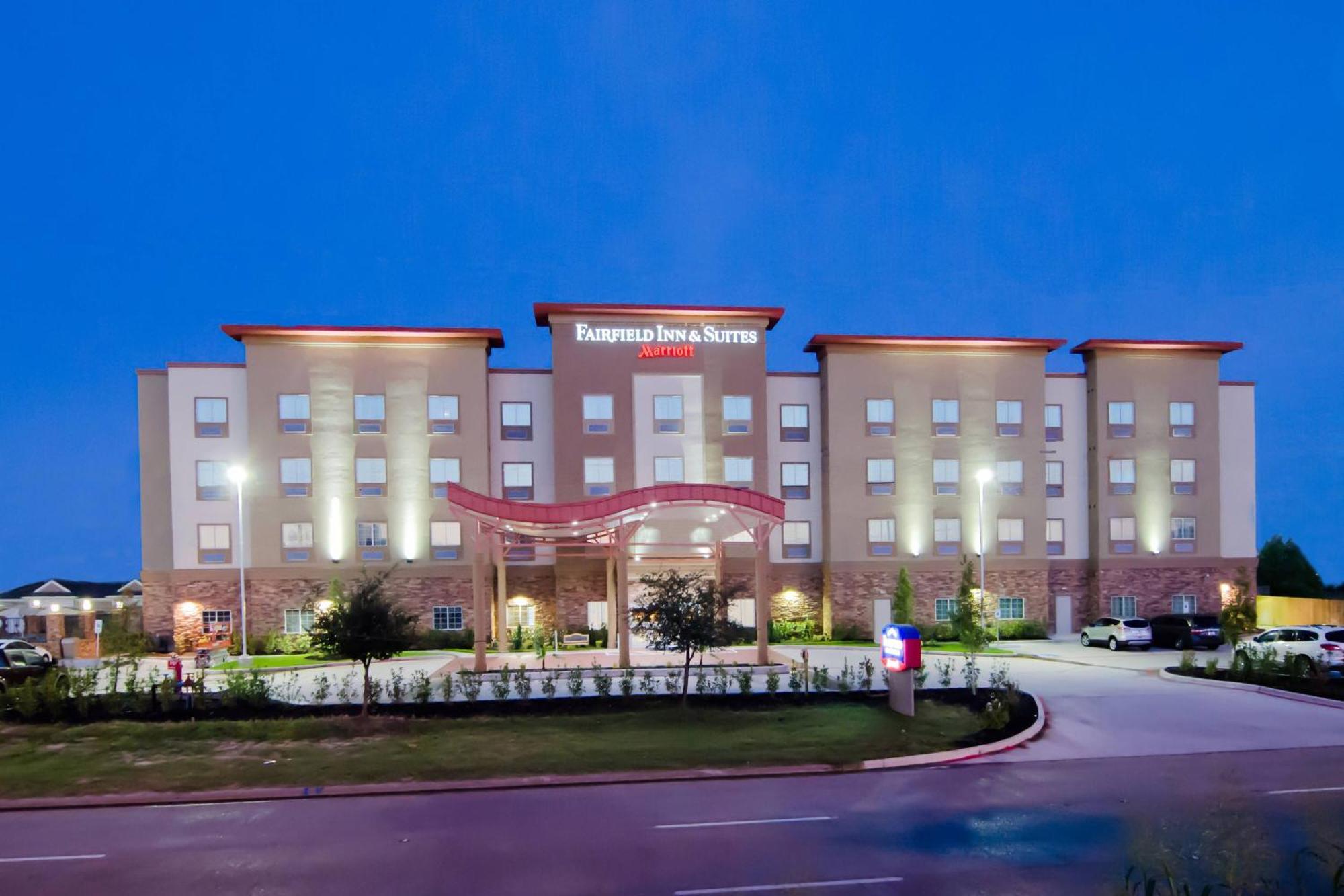 Fairfield Inn And Suites By Marriott North Spring Exterior photo